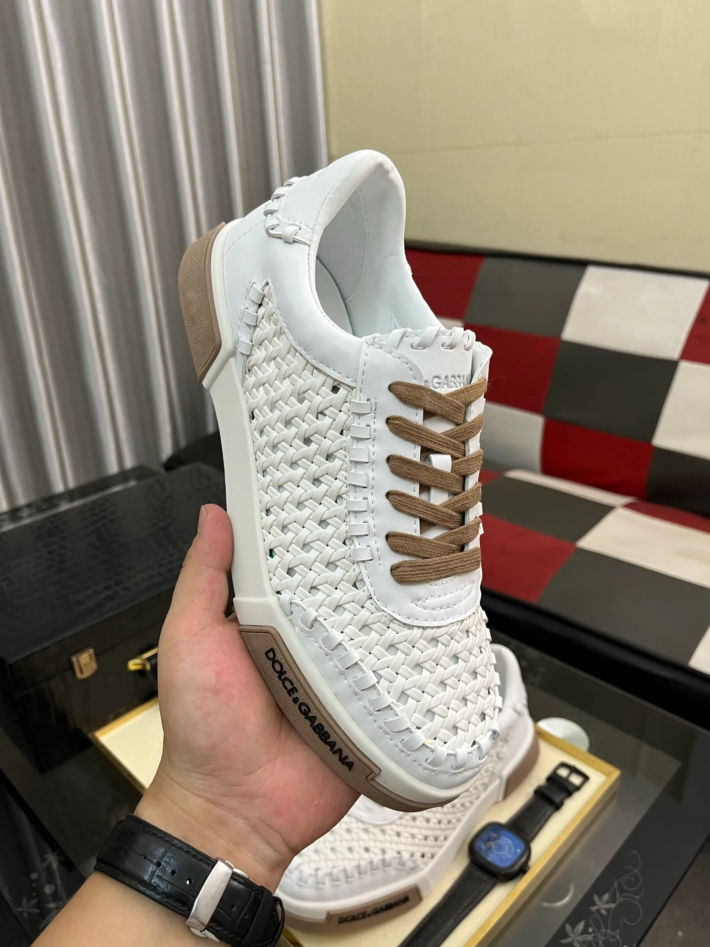 Men's shoes 💰458⌚️⌚️DG's latest popular casual shoes 🔥🔥, the tongue has the brand's iconic details, and the combination of silk cowhide and cow suede enhances the style. Fashionable and versatile, it can complement any look. Create an exquisite design with unique dynamic vitality and modern atmosphere, showing modern elegance. Size: 38-463️⃣Colors available